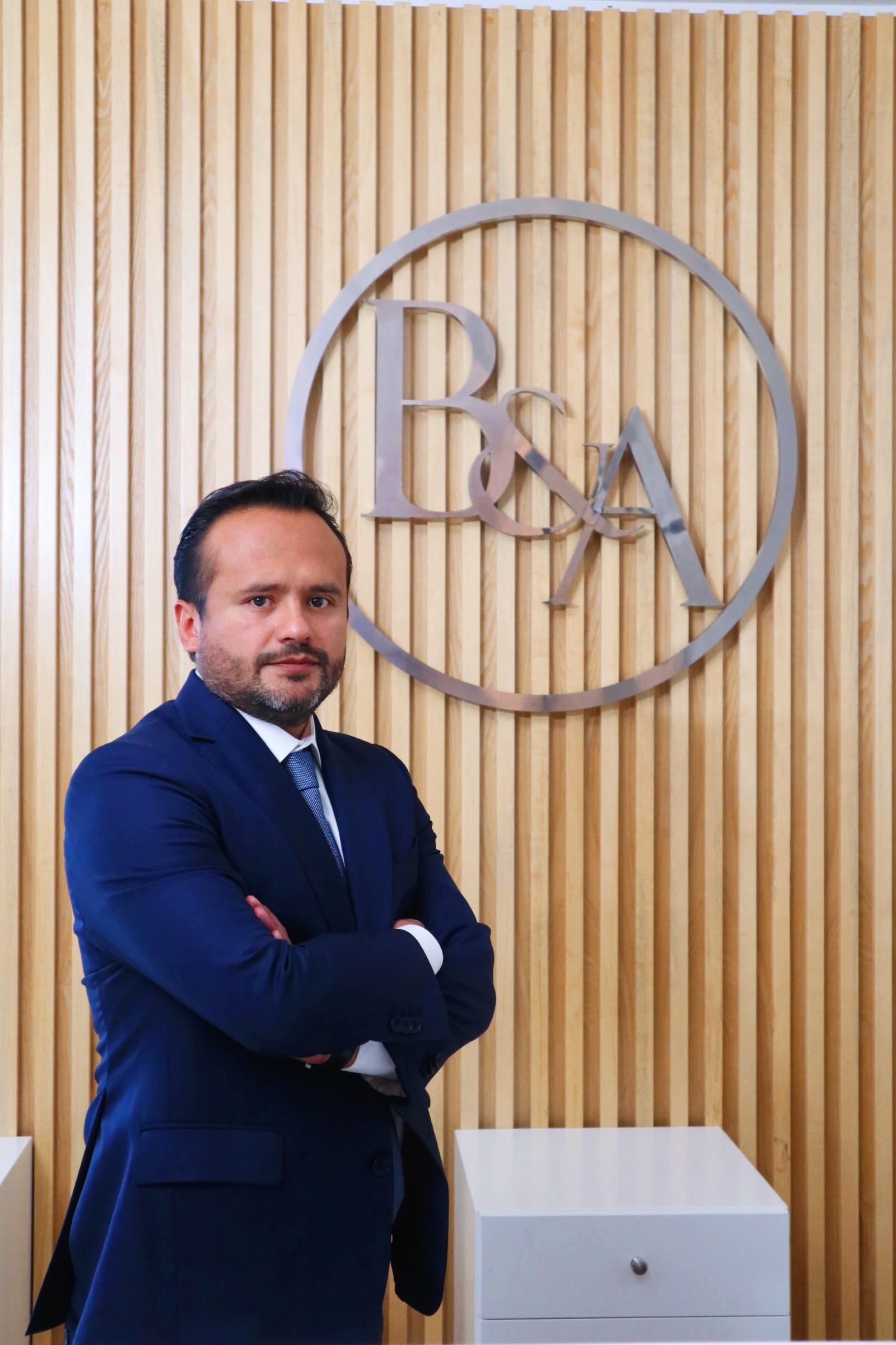 Imagen frontal de Guillermo Baquero